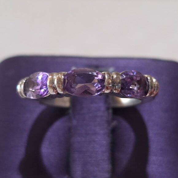 Vintage Oval Three Amethyst Purple Stone Gemstone Band Sterling Silver Ring SZ 5 - Picture 1 of 12
